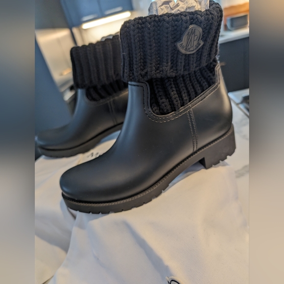 Authentic Moncler cuffed rain boots excellent condition! Size 40! - Picture 10 of 12